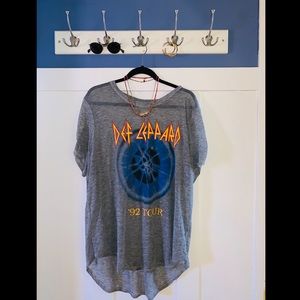 Def Leppard distressed band tee